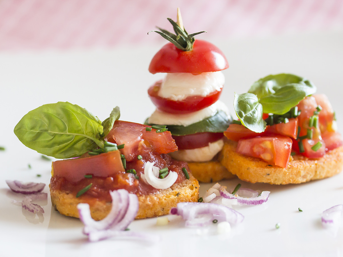 Aufwendig drapiertes und frisch zubereitetes Fingerfood von Henkelmann Gastronomiebetrieb