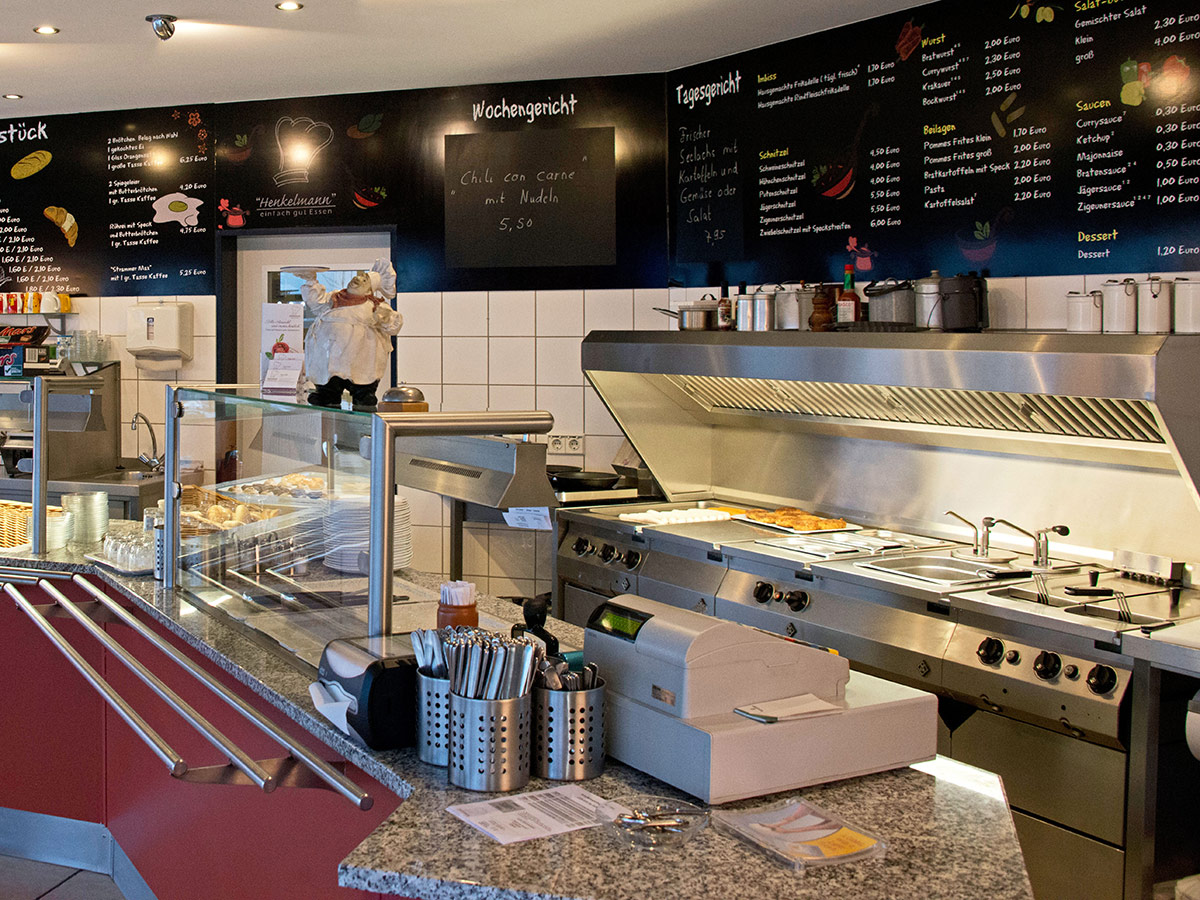 Zu sehen ist die Henkelmann Gastronomiebetrieb Theke des Restaurants von Henkelmann Gastronomiebetrieb.